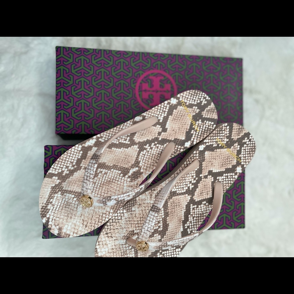 Tory Burch flip-flops    Size 6
